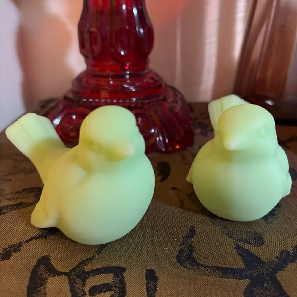 2 Green Fenton custard birds